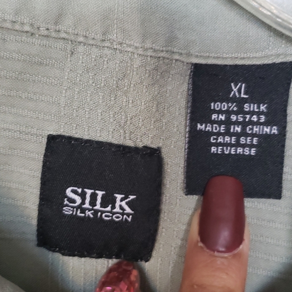 Silk xl button down short sleeve shirt - Picture 2 of 4